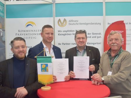 Am Rande der Messe „Haus-Garten-Freizeit 2023” wurde der neue Rahmenvertrag zwischen Generali und Stadtverband unterzeichnet. Foto: SLK
