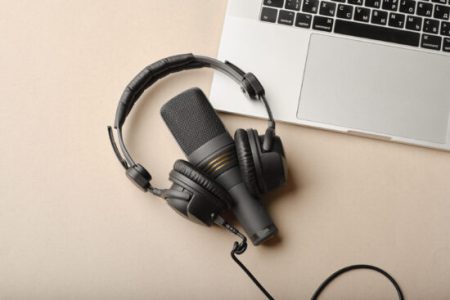 Quelle: freepik.com - @boyarkinamarina - Podcast